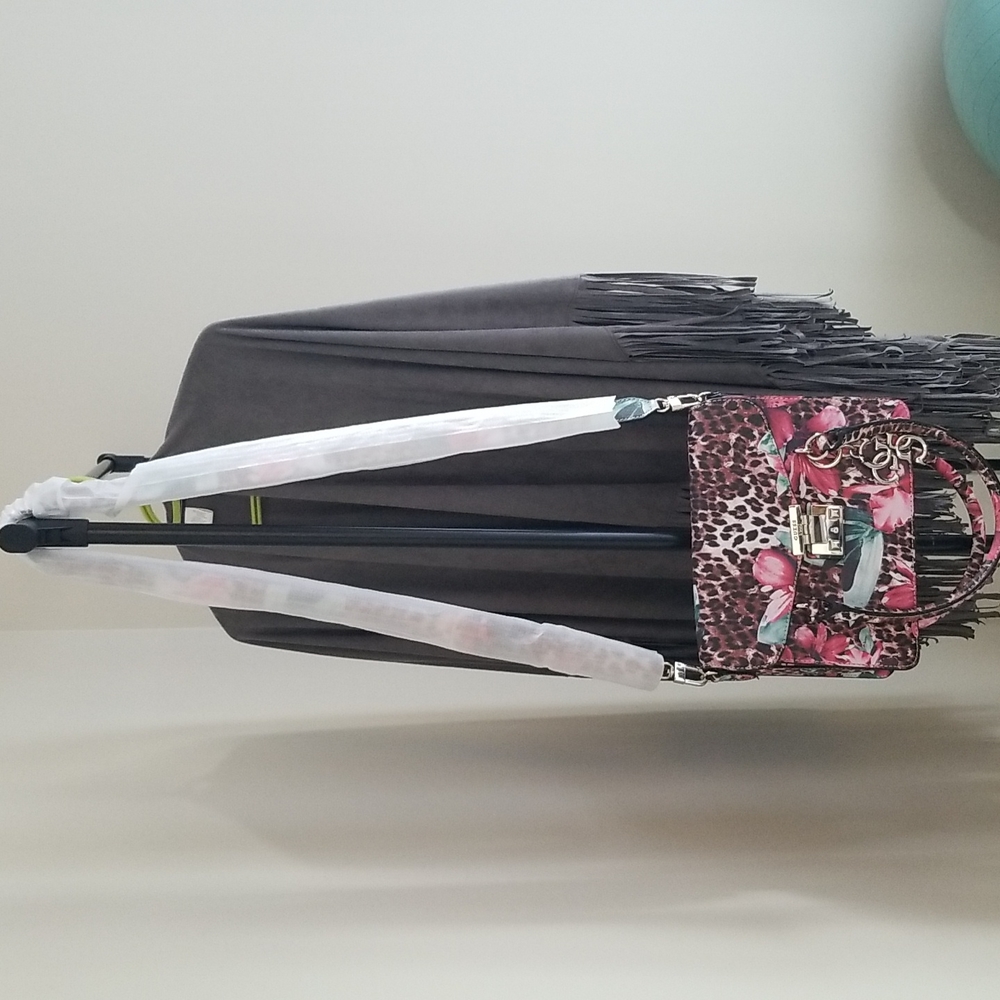 Guess brand new crossbody purse, bought last summer